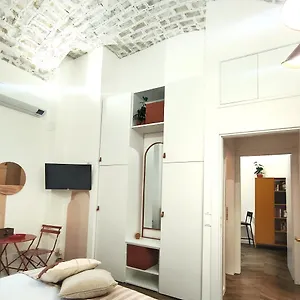  Appartamento Vera Suite&apartment - Charming 3 Bedroom - 20min Walk From Colosseum